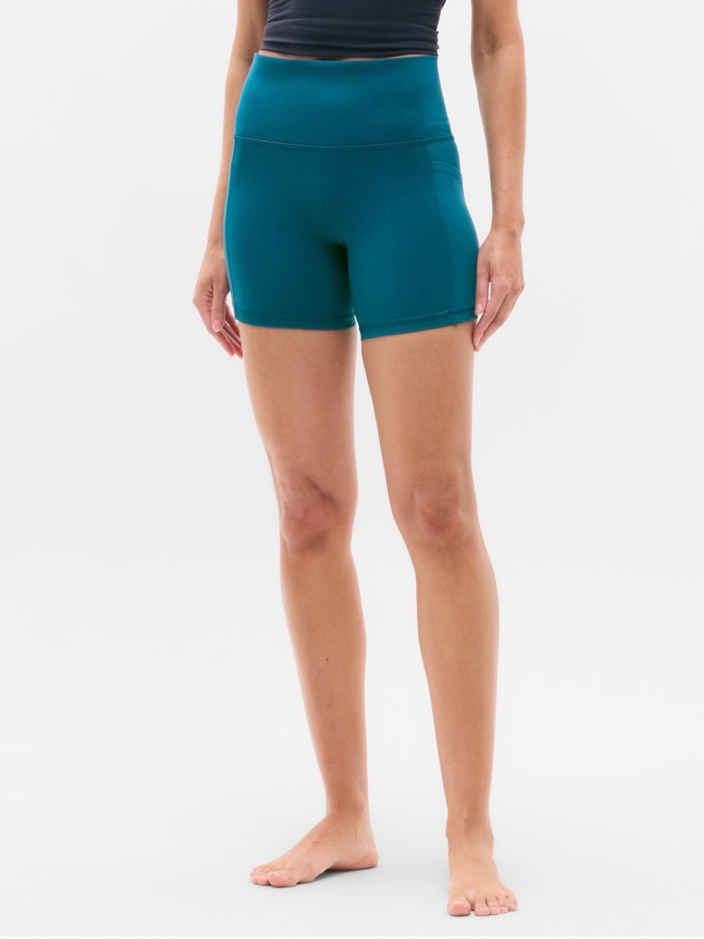 Athleta Women’s Salutation Stash High Rise 5" Short Size Small